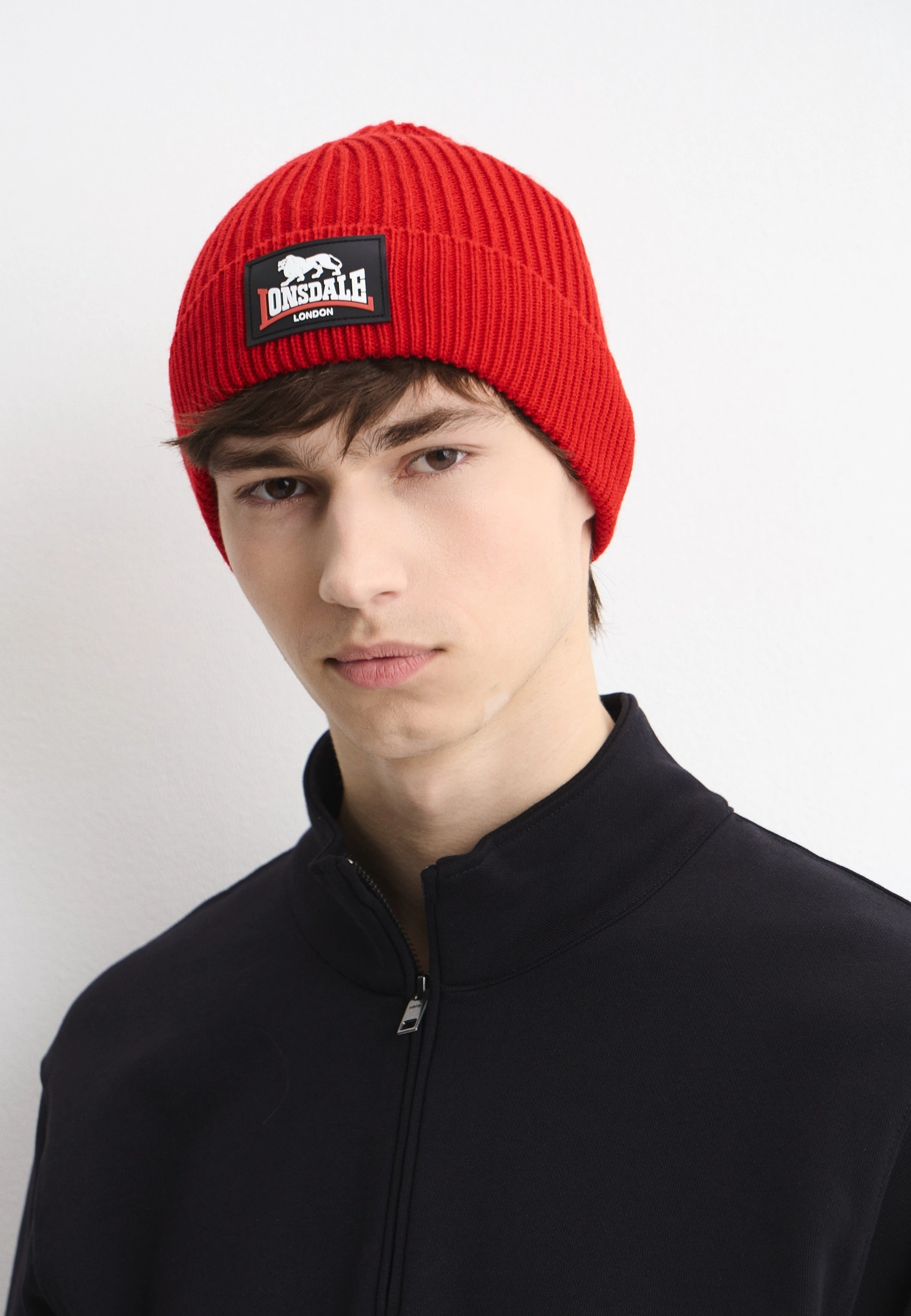  Шапка Lonsdale Pinmore красн/бел. 