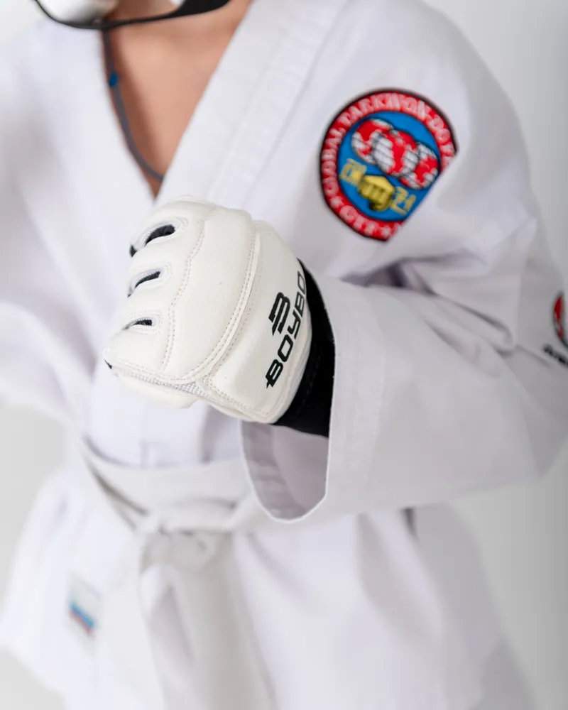  Перчатки BoyBo Тхэквондо WTF с фиксацией белые 