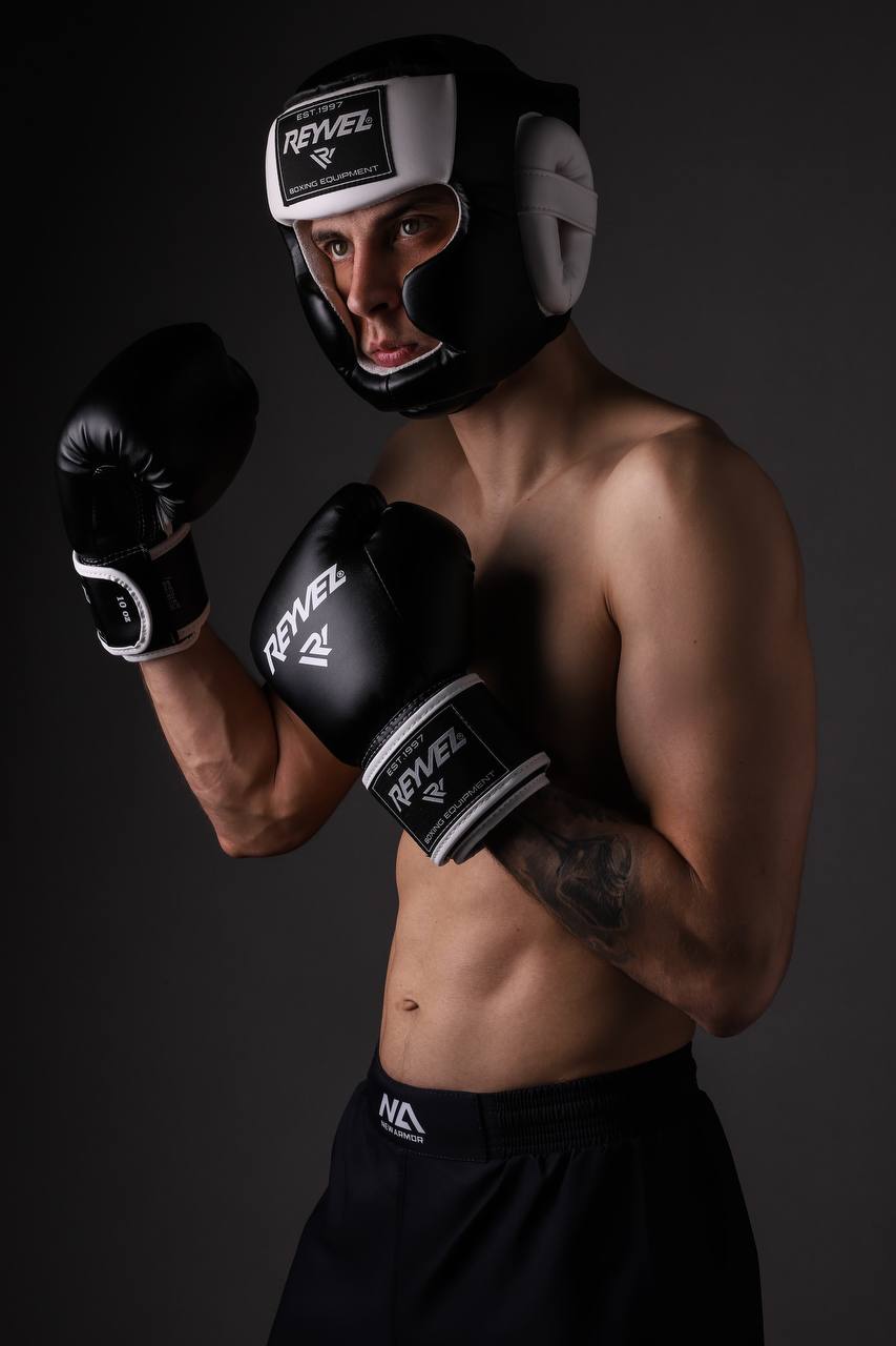  Шлем Reyvel тренировочный Full Face черно белый 