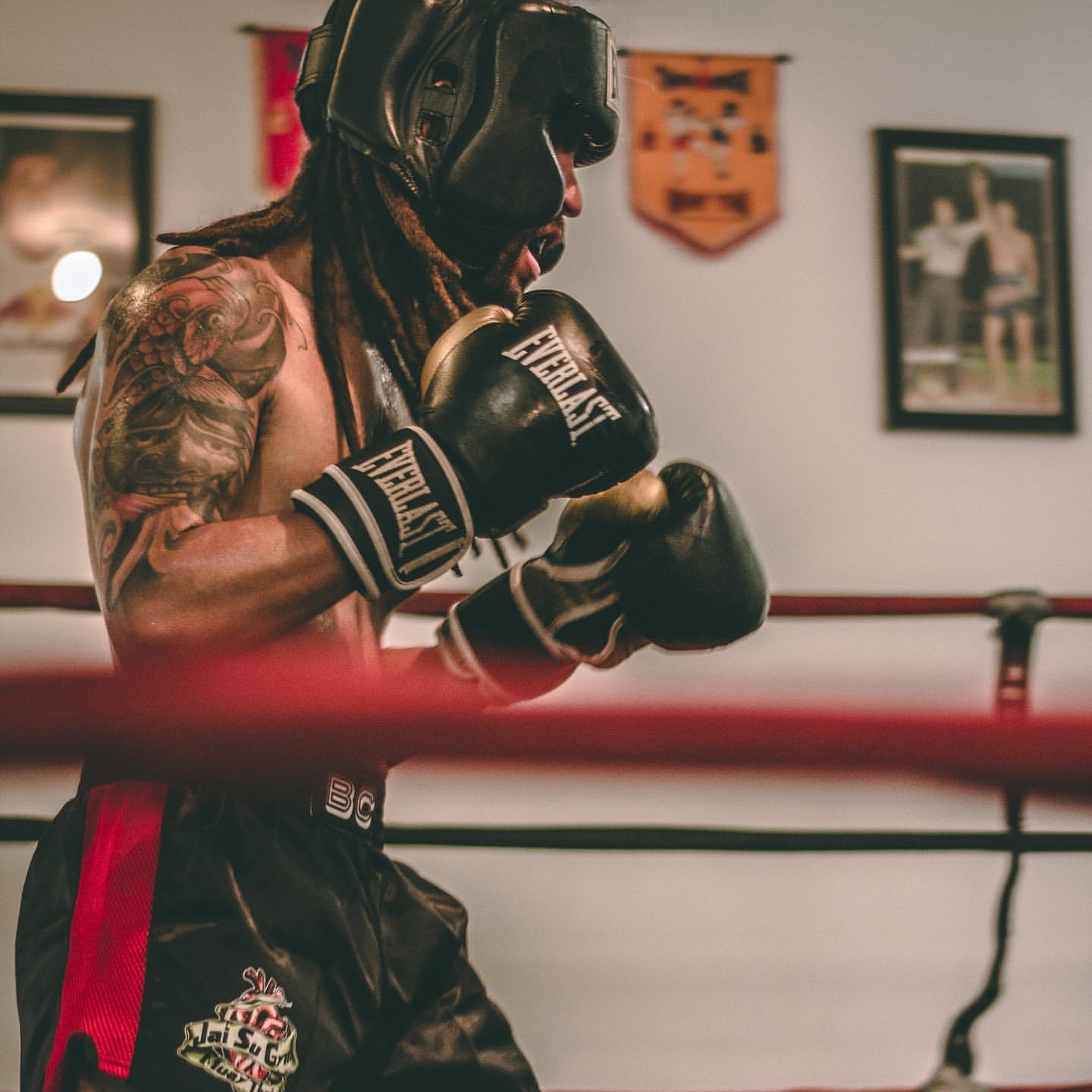  Боксерские перчатки Everlast POWERLOCK TRAINING золотые 